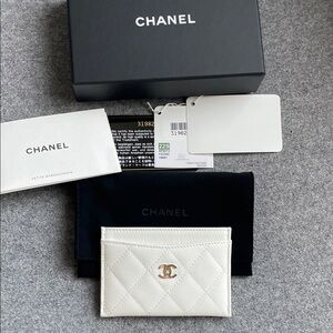 Chanel card holder white caviar leather
